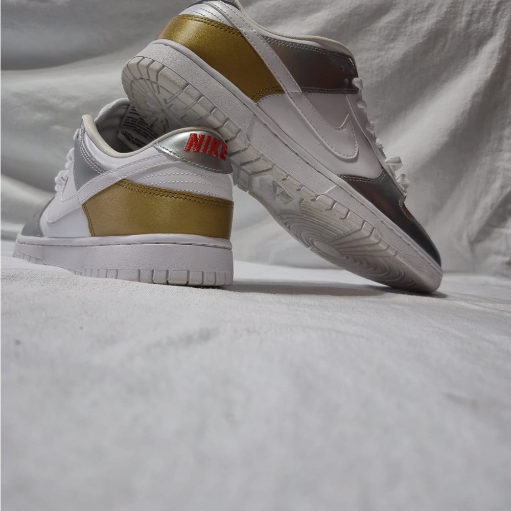 Nike Men's White and Gold Sneakers